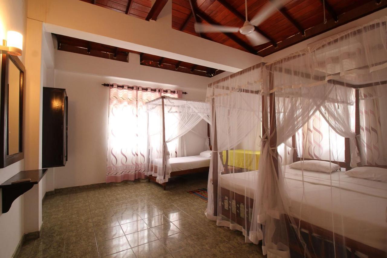 Ritas Hotel Хіккадува Екстер'єр фото