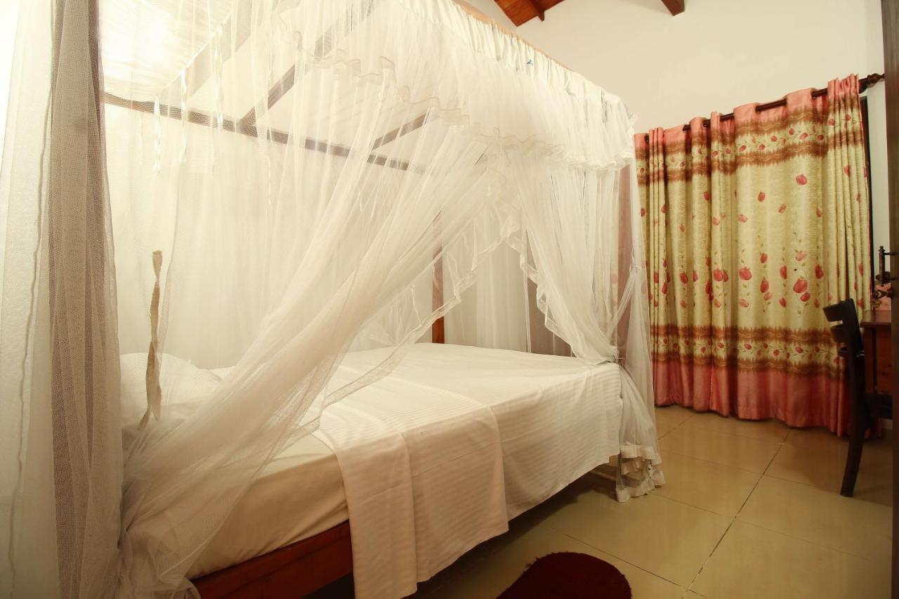 Ritas Hotel Хіккадува Екстер'єр фото