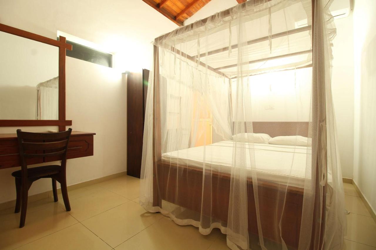 Ritas Hotel Хіккадува Екстер'єр фото